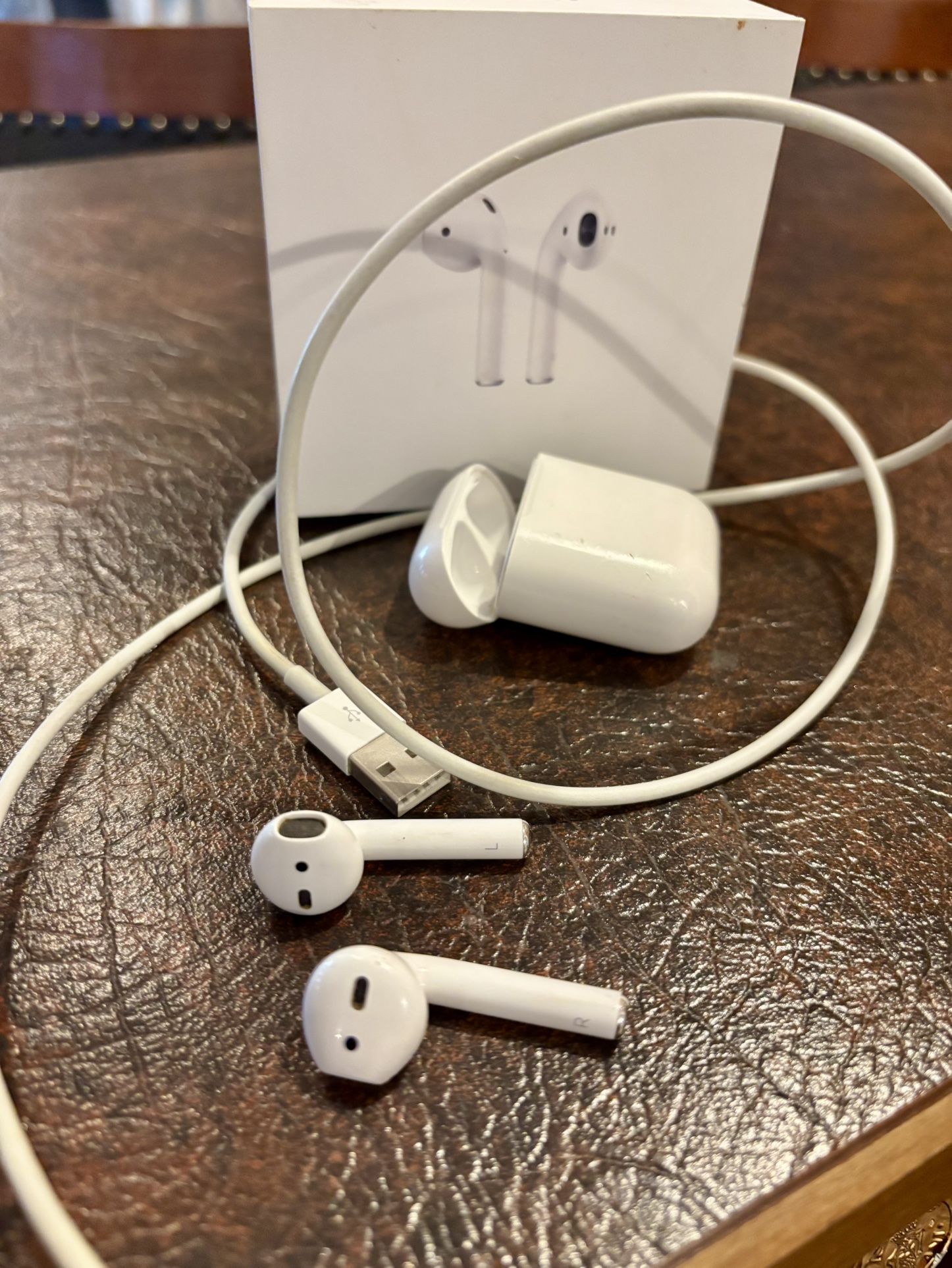 Apple AirPods (2nd Generation)