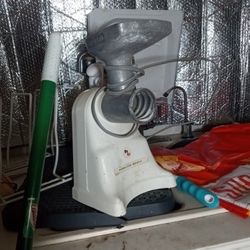 HAMILTON BEACH VINTAGE MEAT GRINDER 