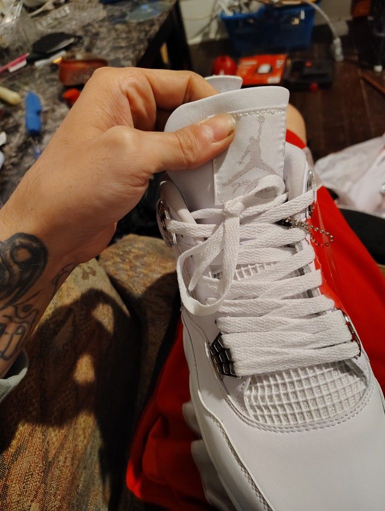 Jordan 4s