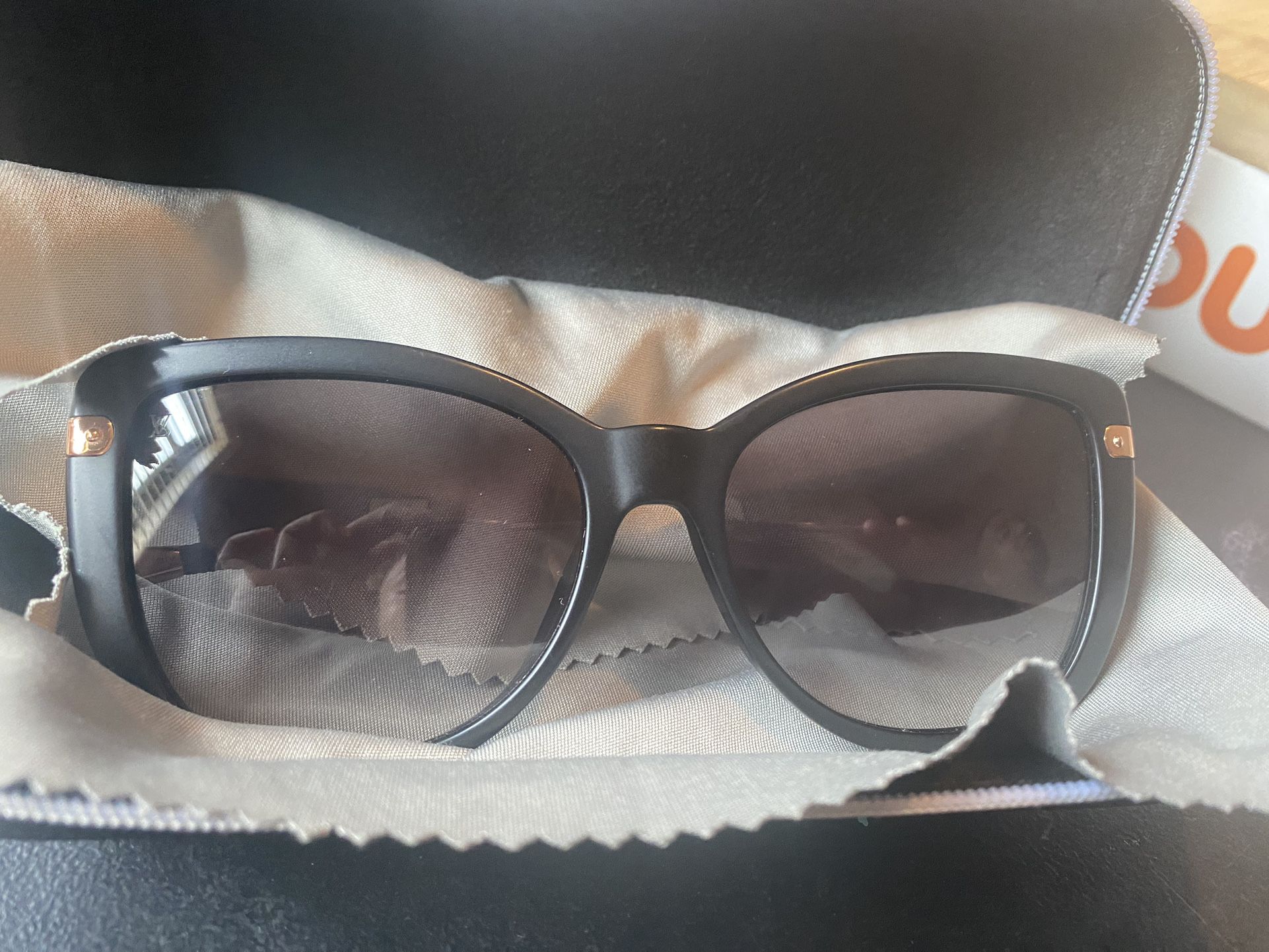 Louis Vuitton Sunglasses for Sale in Bronx, NY - OfferUp