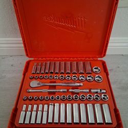 Milwaukee 3/8 Ratchet And Socket Set Complete