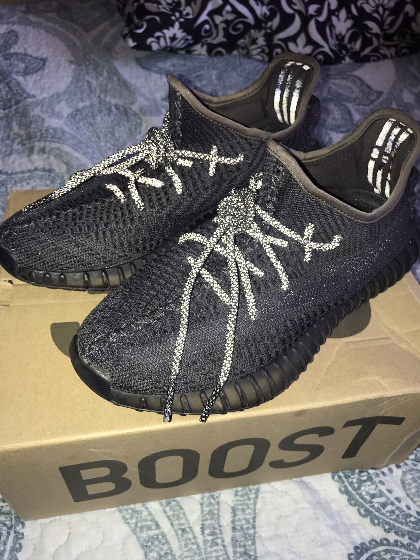 Yeezy boost 350v2 non-reflective Black