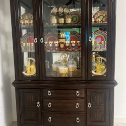 china cabinet color brown Like new