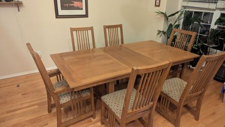 Oak dining room table and 6 chairs