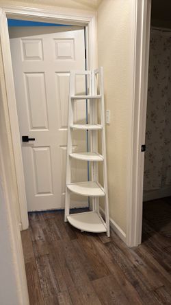 Corner shelf