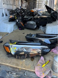 Honda civic RIGHT USED OEM HEADLIGHT (2022-2025)