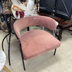 BLUEGROUND Pink Velvet Modern Curveback Chair