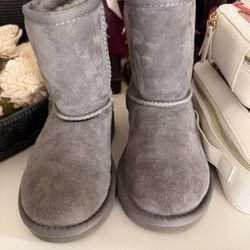 UGGS Size 8