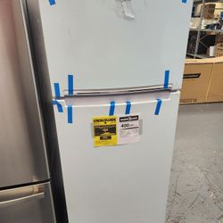 Amazing Whirlpool 28 Inch Top Freezer Refrigerator 18 Cu Ft WRT518SZFW