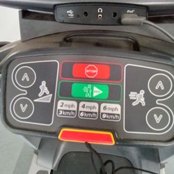 Life Fitness 95T Treadmill - Flex Deck Shock Absorption System
