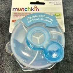 Munchkin Formula Dispenser, 3 Sections up to 9 oz Servings, Blue (A8)