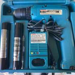 Makita Cordless Driver Drill With Batteries And Charger
