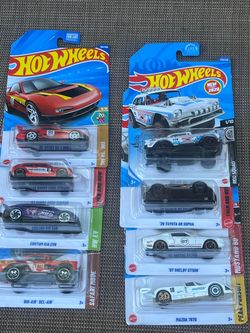 HOT WHEELS lot of 8