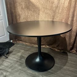 Round Dining Table 