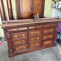 Set de cama con detallado de madera dis