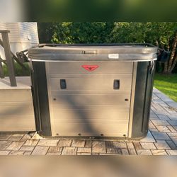 Marquis ATV 14 Sport Swim Spa, 1725 Gallons 26 Jets - Like New - 2023 – Princeton, NJ