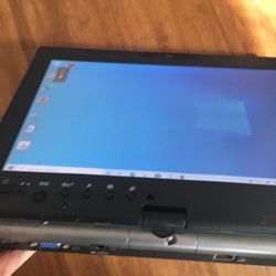 TOSHIBA Touchscreen  Windows 10  No Have Charger 