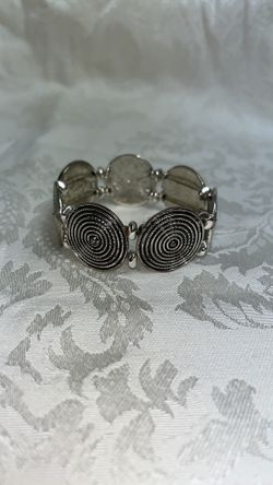 Chico’s Silver tone stretch bracelet 