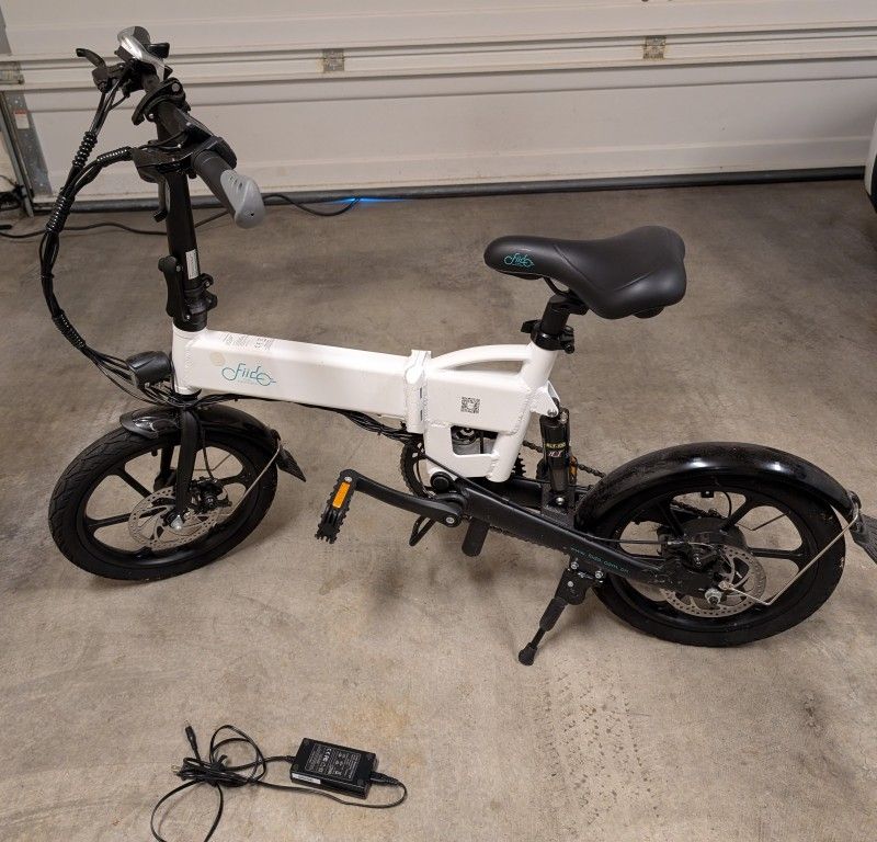 Fiido D2S Folding Electric Bike - Needs New Battery