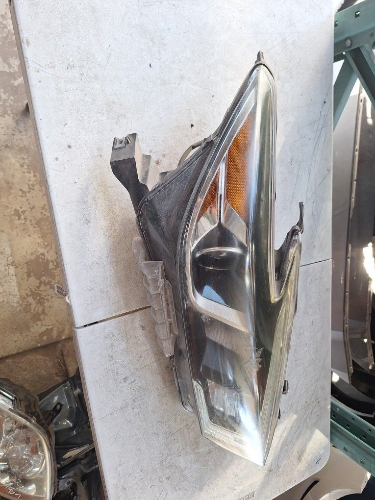 Nissan Maxima Right Headlight Oem