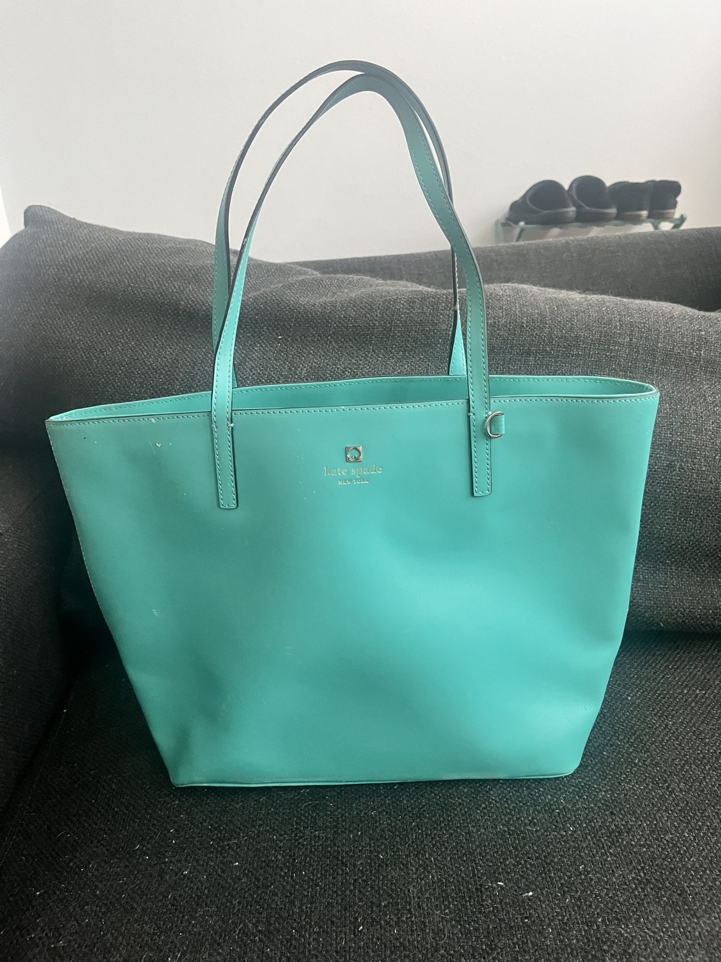 Kate Spade Sam Icon Intarsia Heart Faux Shearling Small Tote Bag for Sale  in Los Angeles, CA - OfferUp