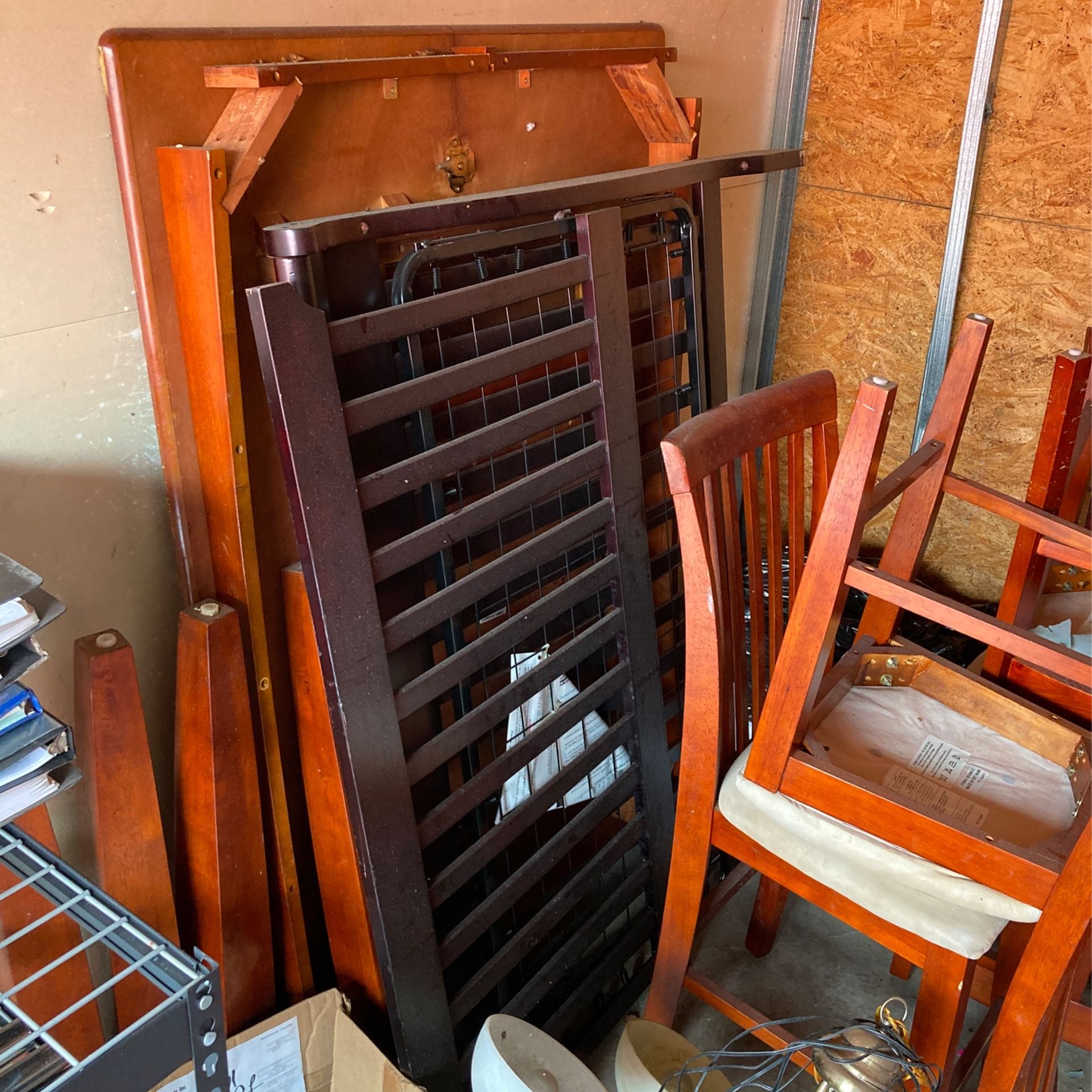 Free Stuff Electronics Furniture Flat Screen Tv Tools CDs Kitchen Table