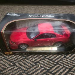 Maisto 2000 Ford Mustang SVT Cobra 1:18 Car