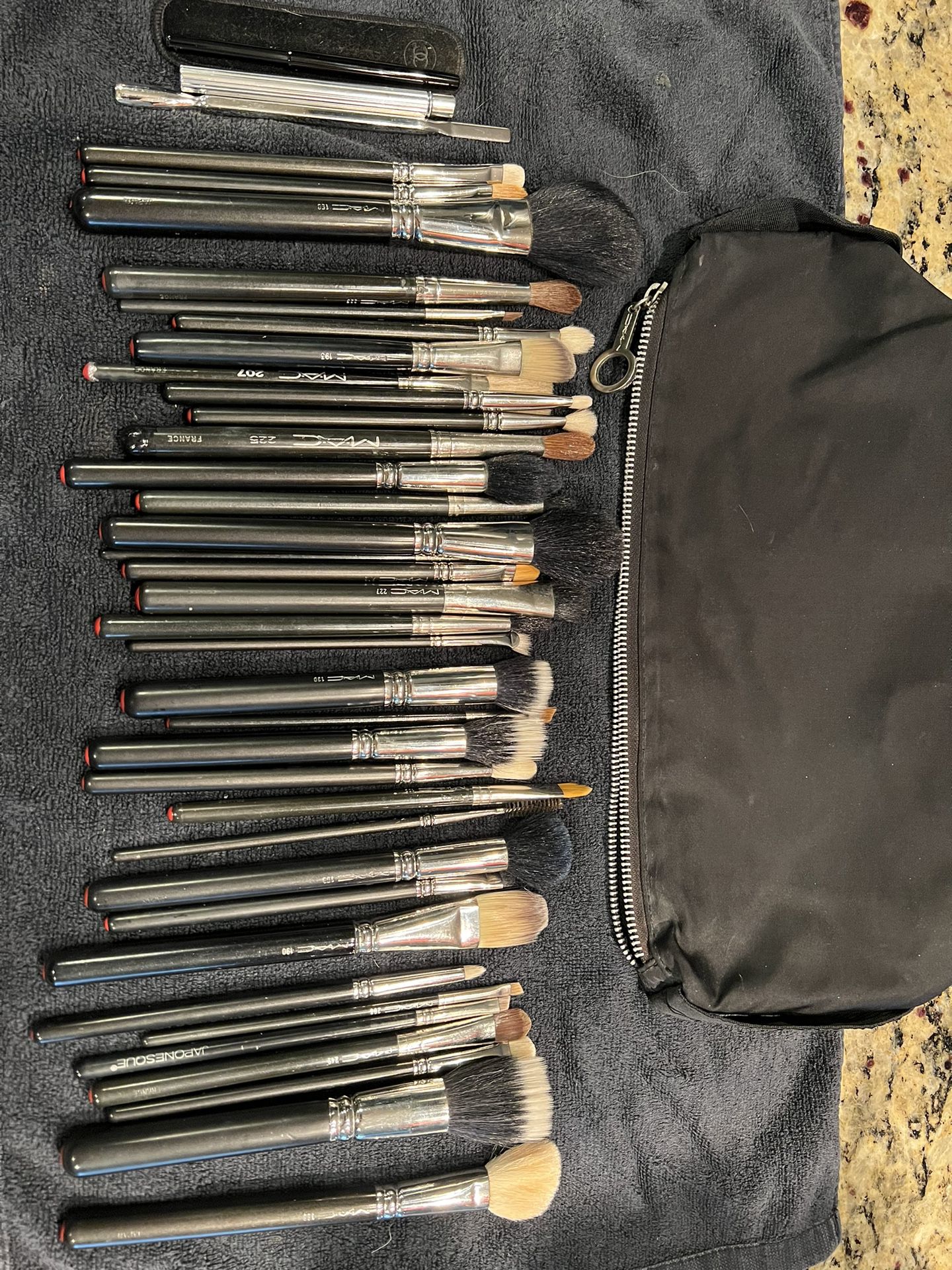 MAC makeup Pro brush set 