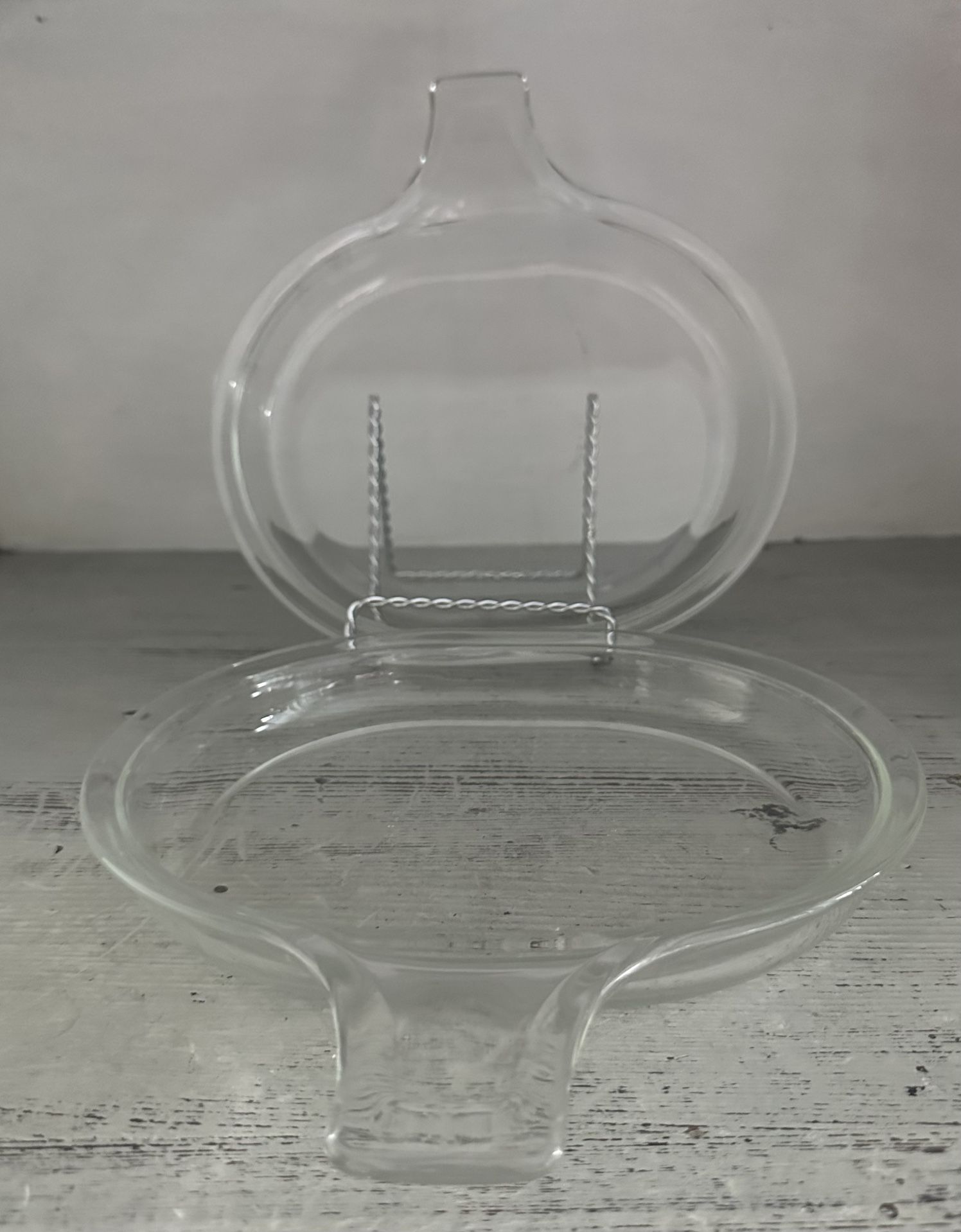   Set of 2 vintage Pyrex clear single servings dishes #600-b  with handles. Can also be used for cooking in microwave, conventional or convection oven