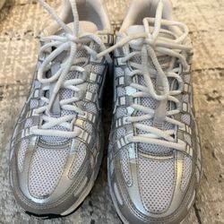 Nike Women’s Size 9