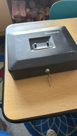 Sentry Safe Box With 2 Keys 