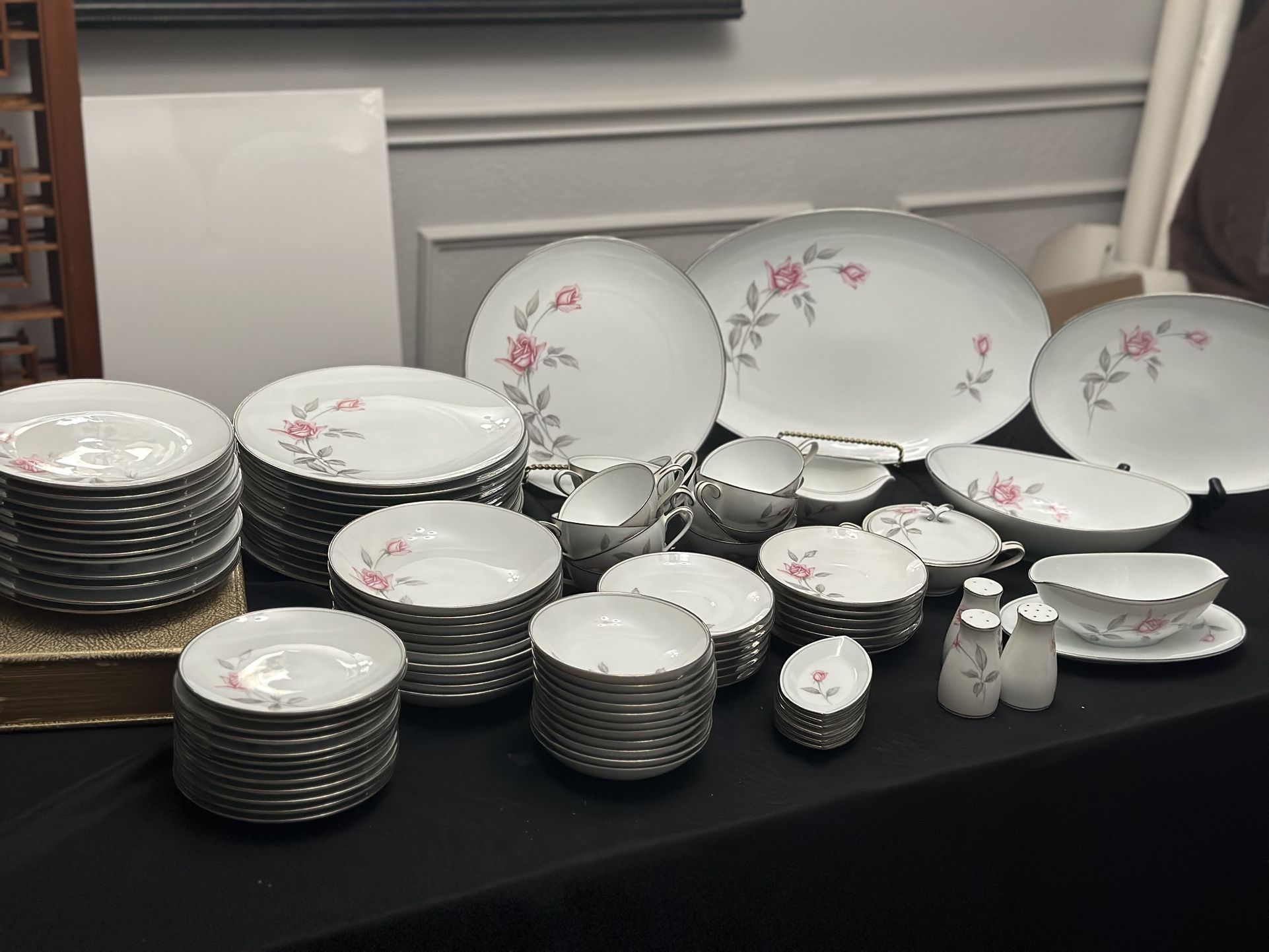 Fine China - Noritake (Rosemarie 6044)