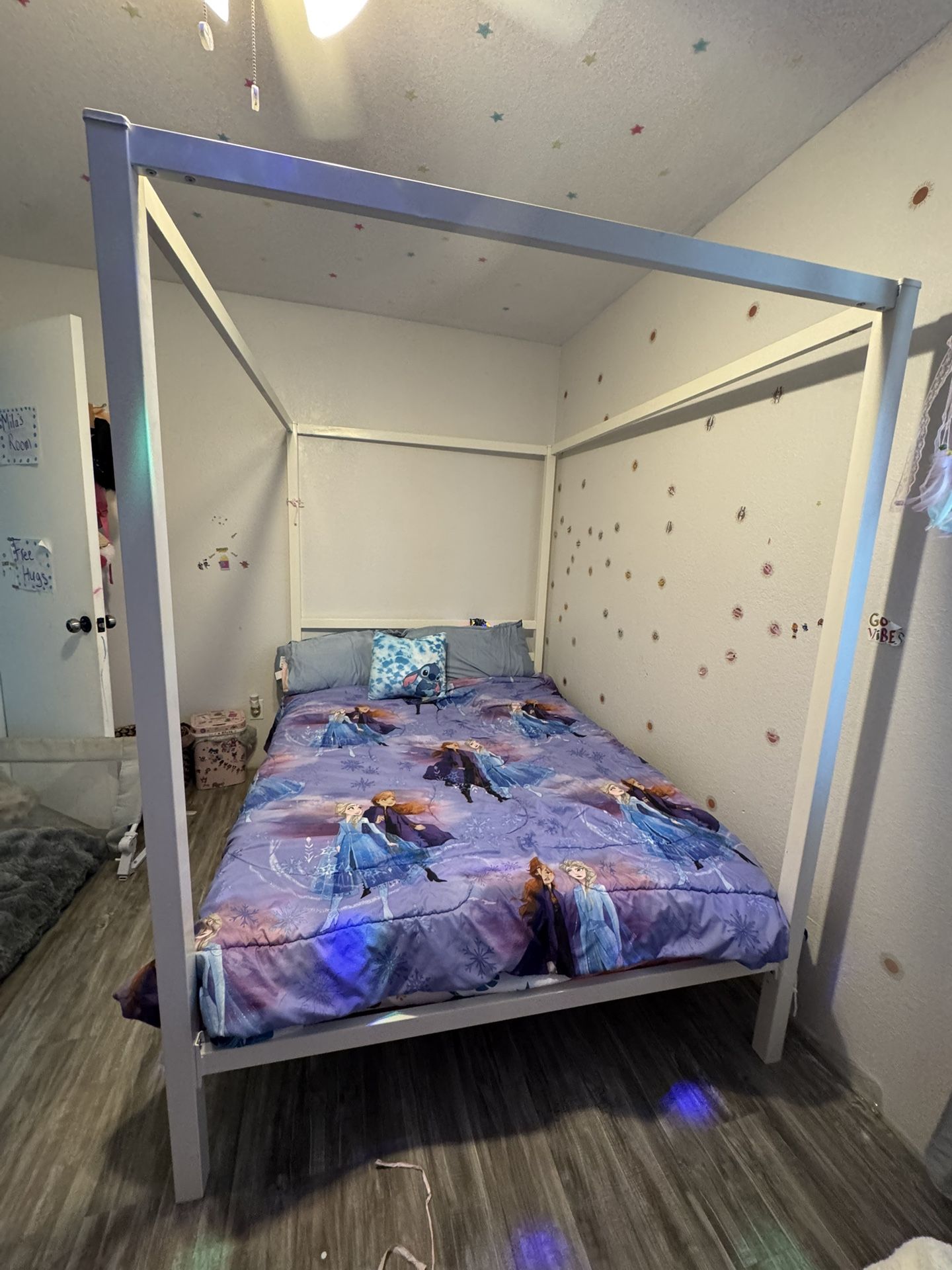 Canopy Full size kids bed