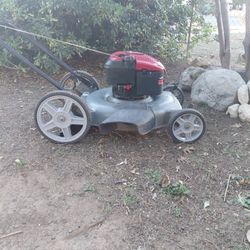 Lawn Mower Craftsman Pull Start Gasoline ⛽️ Engine.   Starts Easy $190 Yes Available 