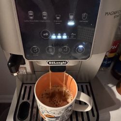 Delonghi magnifica start coffee machine 