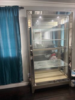 Glass shelving unit