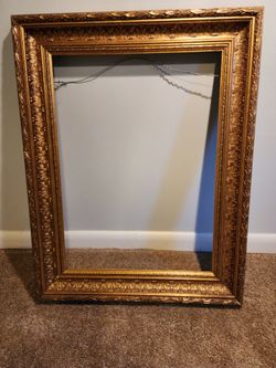 V intage gold-gilded picture frame