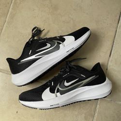 Men’s Nikes Size 9.5