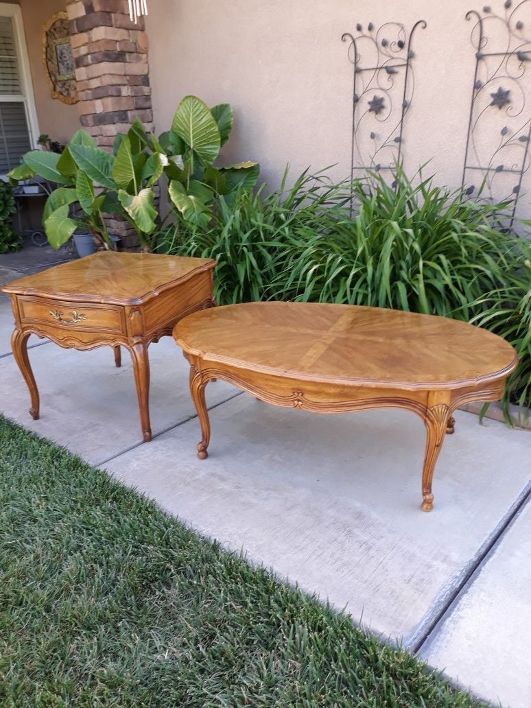 VINTAGE "THOMASVILLE FURN" OVAL COFFEE TABLE & END TABLE W/ DOVETAIL DRAWER