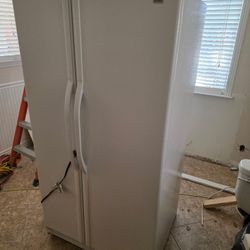 Fridge and Stove for Sale – Perfect for Rental or Casita