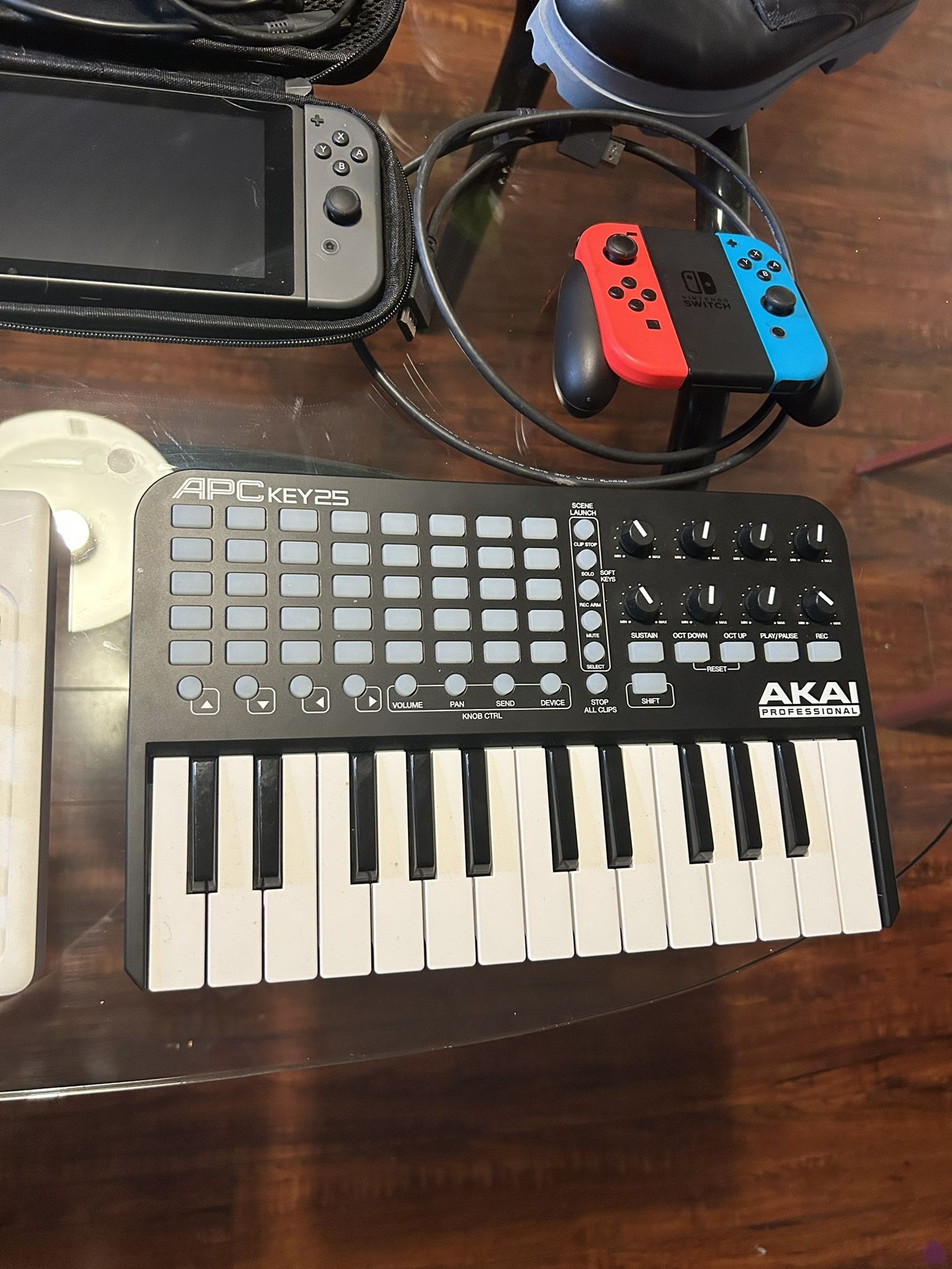 Akai Apc Key25 MIDI Controller