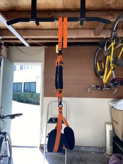 Pull Up Bar And Assistance