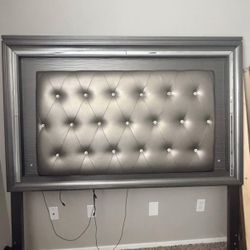 🔥 Mirrored Bedroom Set – Full Set – $700 OBO (Must Go)