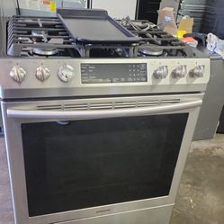 Samsung Gas Stove W/ Convention Oven 