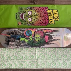 Santa Cruz. Blind Bag , Mars Attacks Skateboard. Black light Reactive Holographic Finish. 