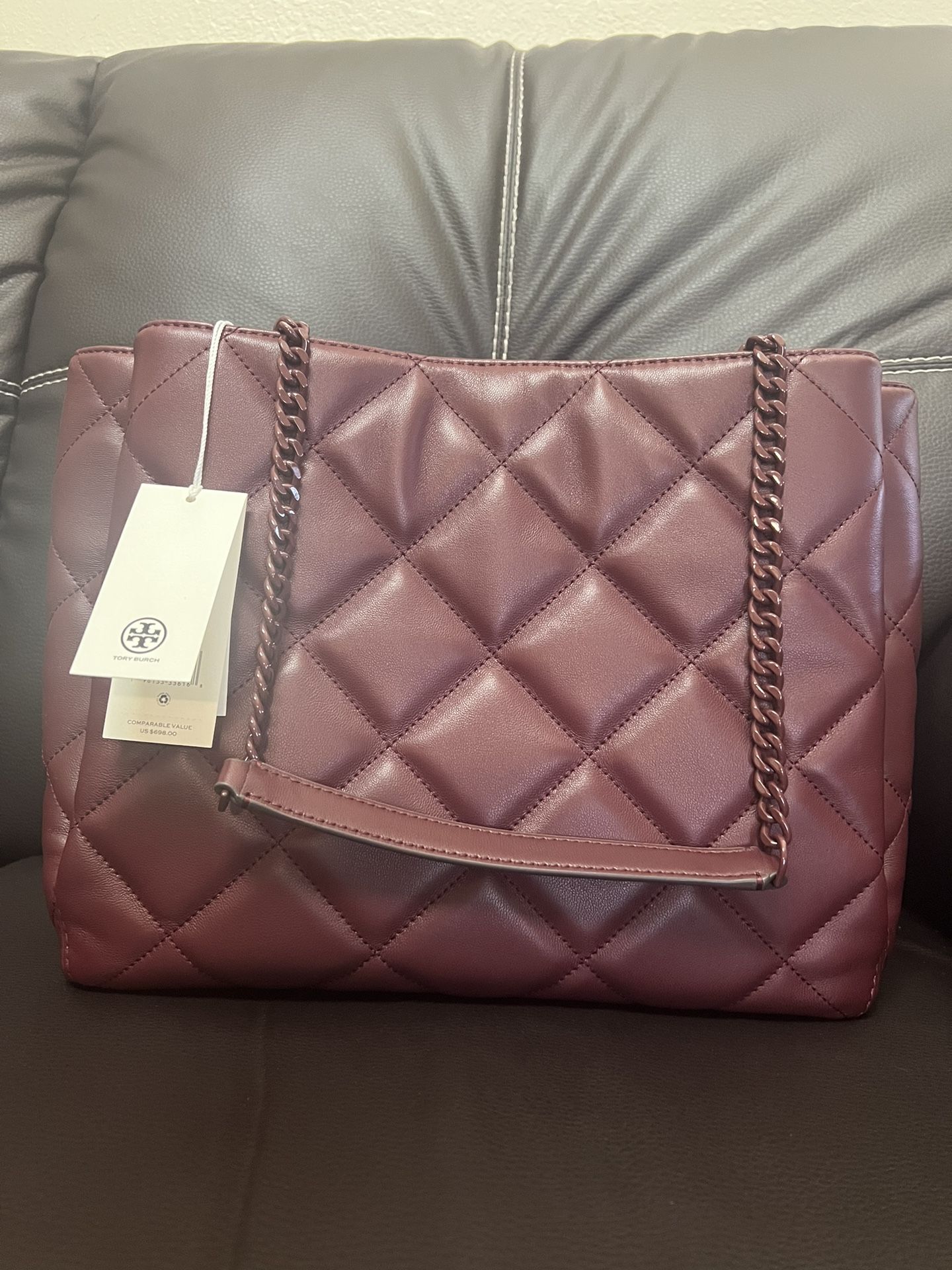 Tory Burch York Buckle Tote AND Passport Wallet for Sale in Scottsdale, AZ  - OfferUp