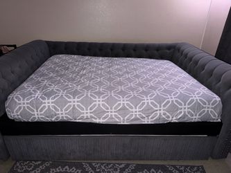 Full daybed with trundle