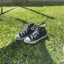 Kids black converse