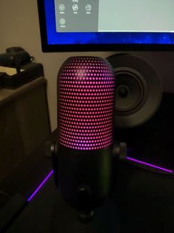 Razer Seiren V3 Chroma USB Microphone
