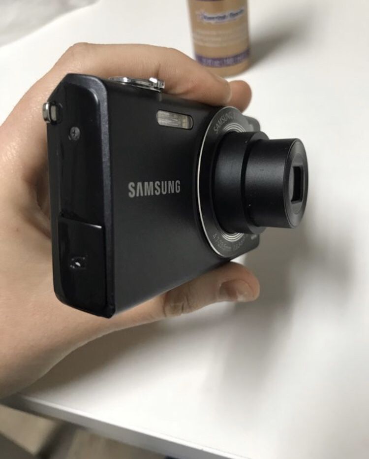 Samsung SH100 5x zoom lens with Wifi- Digital Camera